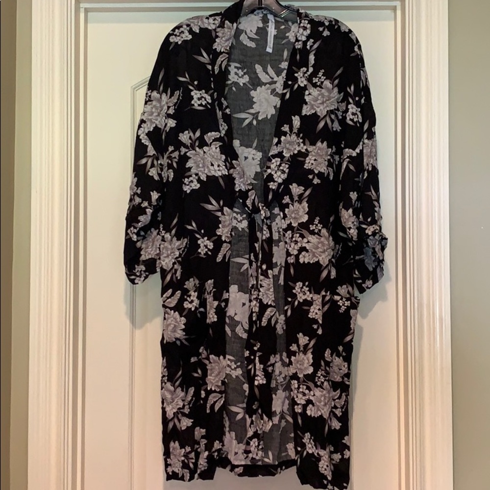 Spiritual Gangster Kimono OS Black Gray Floral